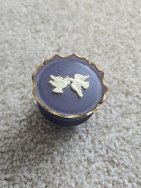 Avon Purple Sachet Jar with Cream Dove Accent and Gold Trim
